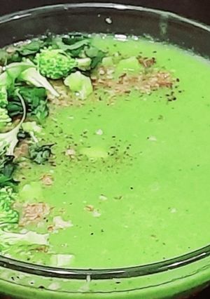 બ્રોકોલી સૂપ (Broccoli Soup Recipe In Gujarati) રેસીપી મુખ્ય ફોટો