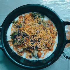 A picture of Chhole tikki chat.