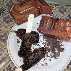 A picture of Oreo chocolate kulfi.
