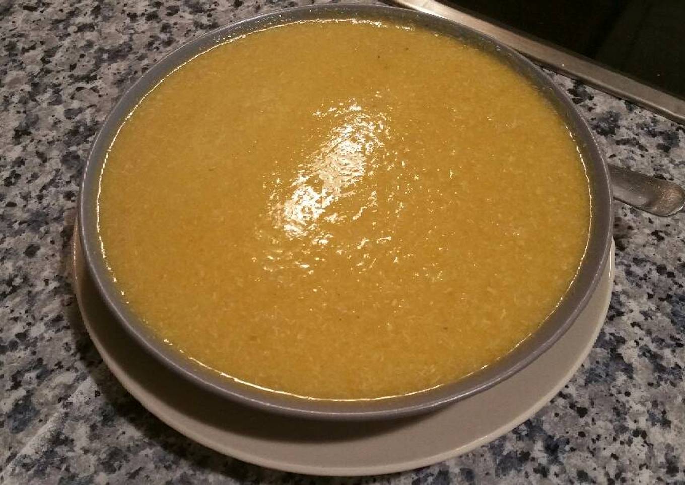 Sopa de pollo y verduras