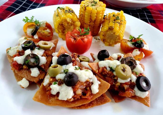 Nachos With Tomato Salsa & Corn on Cob