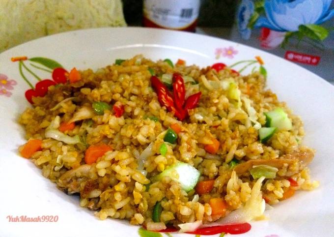 Bagaimana Menyiapkan Nasi Goreng Spesial, Enak