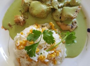 Una foto de Pollo en salsa de cilantro