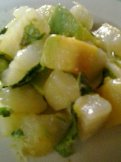 Una foto de Ensalada de chayota (guatila) y aguacate