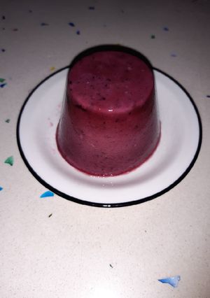 Una foto de Flan de frutos rojos Fit