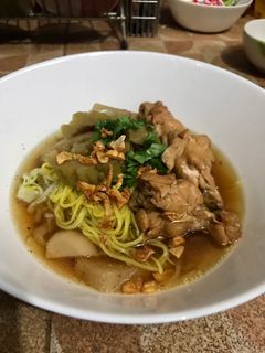 รูปของ บะหมี่ไก่น้ำซุปพะโล้ใส่มะระ กับหัวไชเท้า