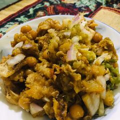A picture of Chatpate chole.