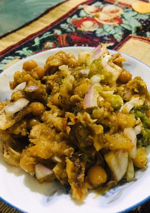 A picture of Chatpate chole.