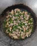 ข้าวต้มหมูสับเห็ดฟาง