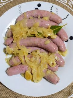 Una foto de Salchichas frescas al vino