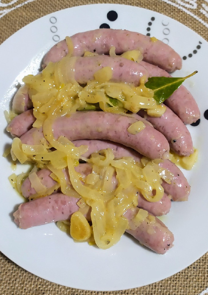 Una foto de Salchichas frescas al vino