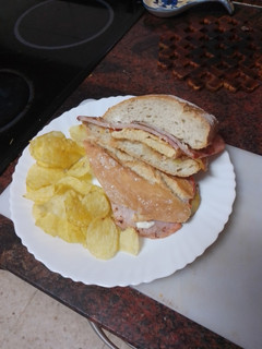 Foto principal de Bocadillo de lomo con tortilla francesa, tomate asado y alioli