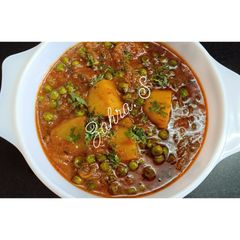 A picture of Aloo Matar.