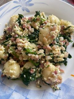 Spenótos, baconos gnocchi😋 recept fotója