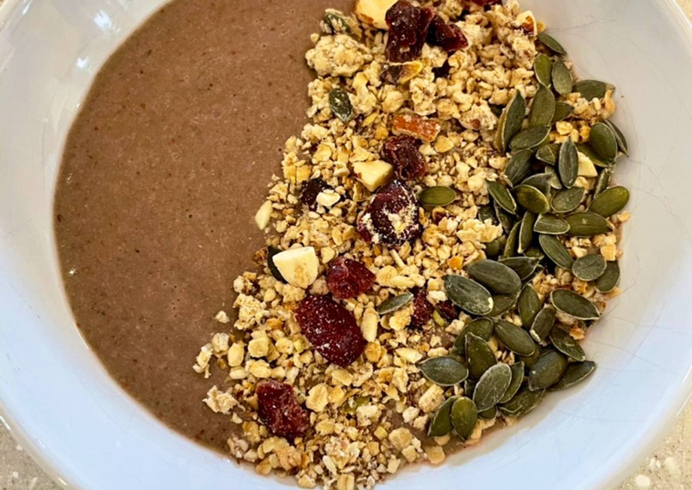 Breakfast Smoothie Bowl with Spinach & Granola ❤️
