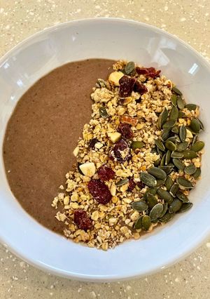 A picture of Breakfast Smoothie Bowl with Spinach & Granola ❤️.