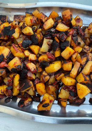 Une photo de Pommes de terre sautées aux poivrons et oignon rouge