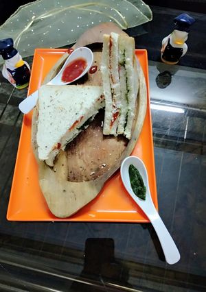 A picture of Healthy veggie sandwich.