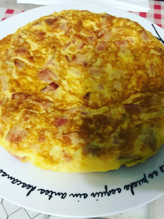 Una foto de Tortilla de salchicha Frankfurt
