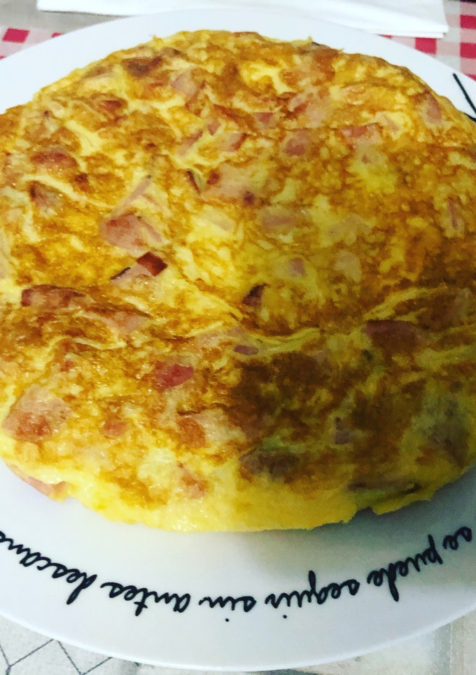 Una foto de Tortilla de salchicha Frankfurt
