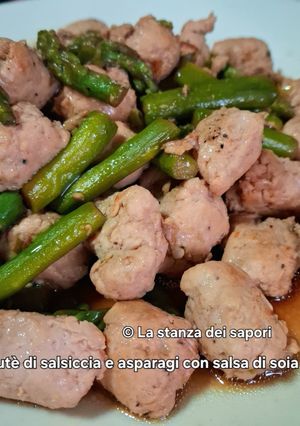 Foto di Sauté di Salsiccia e Asparagi con Salsa di Soia🥘