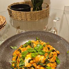 A picture of Tomato Mozzarella Chickpea Orzo.