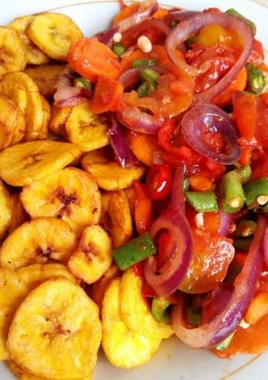 A picture of Plantain chips with sauce.