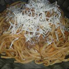 A picture of Tallarines con bolognesa.