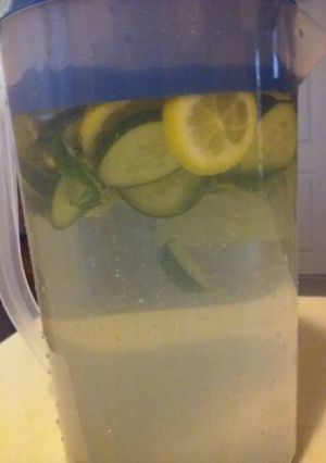 A picture of Flat Tummy Water.