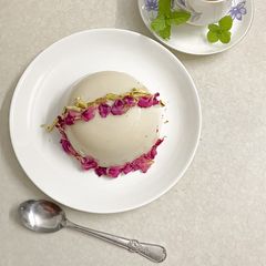 A picture of Rose & Pistachio Mahalabia.