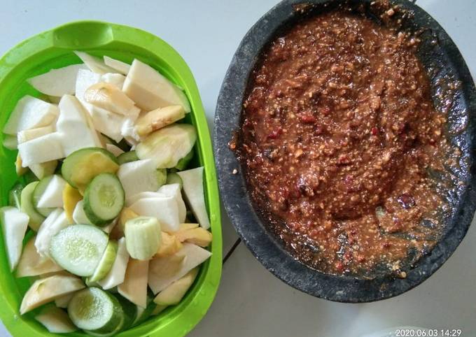 Sambal Rujak Kacang Mede