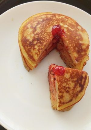 A picture of Vanilla flavoured,strawberry jam pancakes.