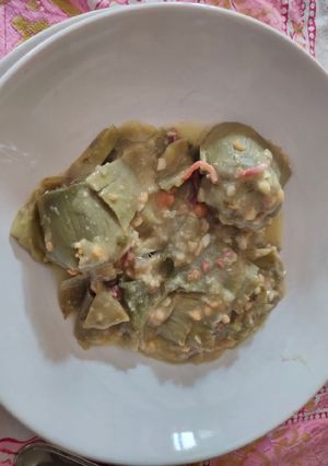 Una foto de Alcachofas en salsa verde