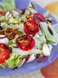 Ensalada de fresas en su jugo y kikos