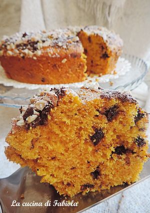 Foto di Ciambellone alle carote yogurt e mandorle