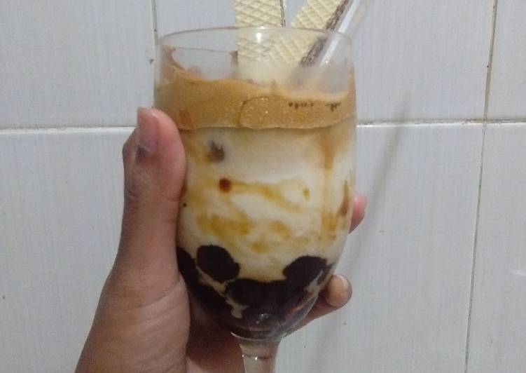 Langkah Mudah untuk Membuat Dalgona coffee with bobba brown sugar, Bisa Manjain Lidah