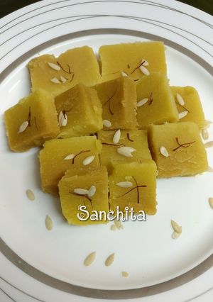 A picture of Besan paak or Besan ki barfi.