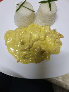 Una foto de Strogonoff de pollo al curry