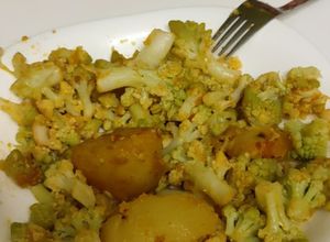 Una foto de Romanescu con ajo, patata cocida y pimentón