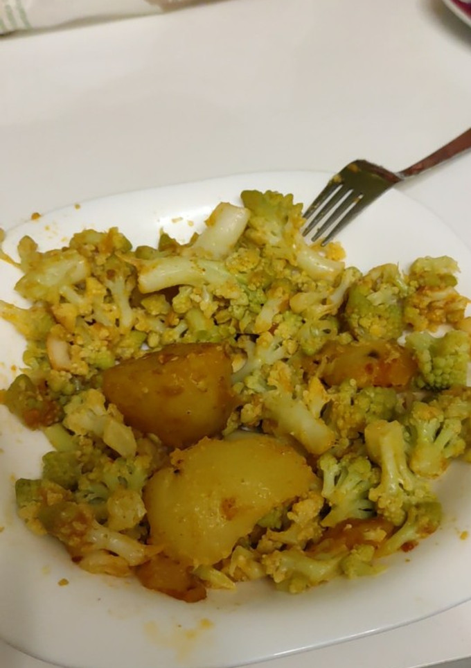 Una foto de Romanescu con ajo, patata cocida y pimentón