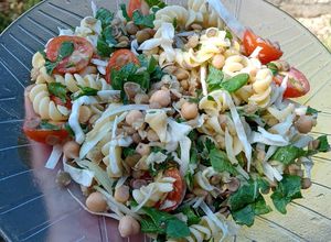 Una foto de Ensalada playera express -vegana- :) 🥗