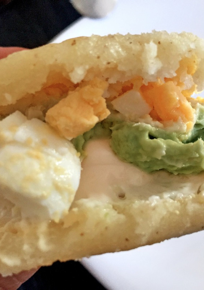 Una foto de Arepas asadas reina pepiada