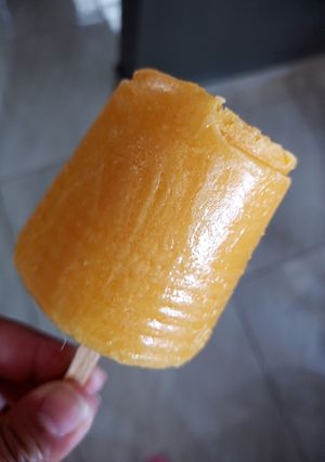 Una foto de Paletas de melón 🍭