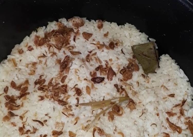 Cara Gampang Membuat Nasi Uduk Magicom, Menggugah Selera