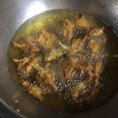 A picture of Piyaz ke pakoras.