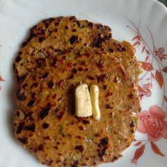 A picture of Missi Roti.