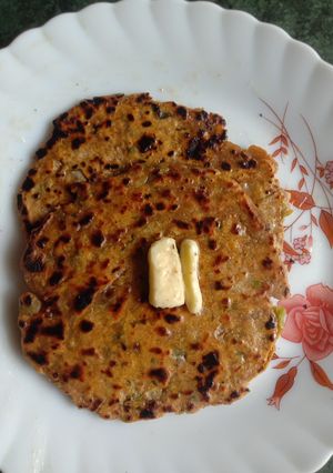 A picture of Missi Roti.