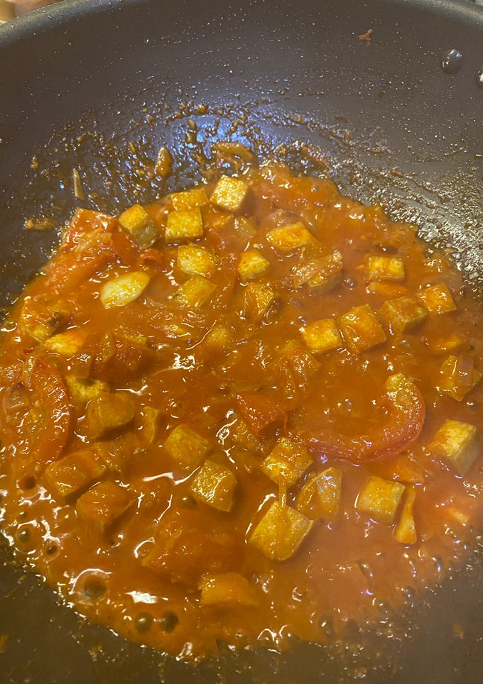 A picture of Tau Sambal.