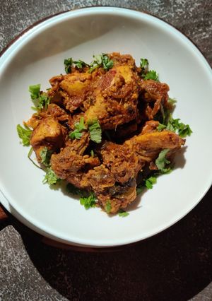 A picture of Andhra chicken.