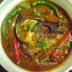 A picture of Singaporean Fish Head Curry.